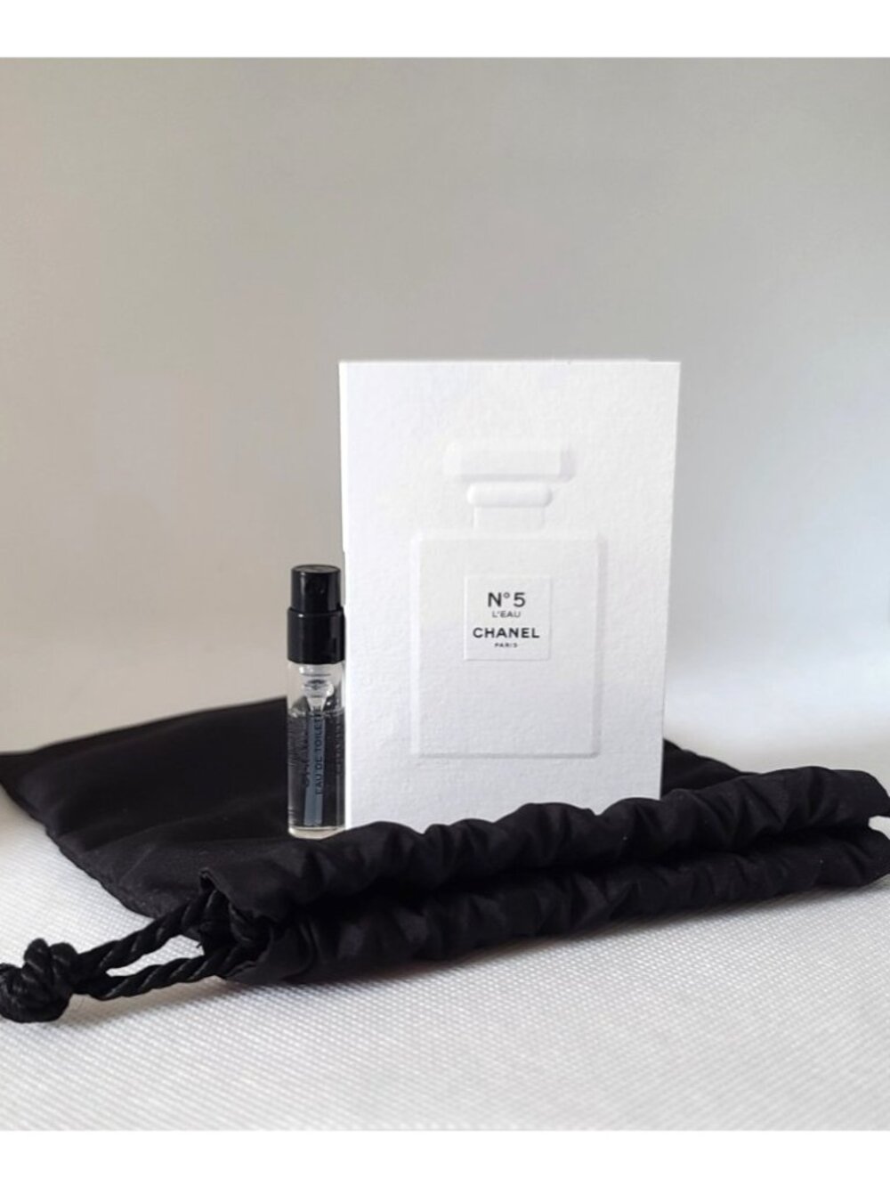 CHANEL No 5 L’EAU Eau de Toilette Sample Spray + Pouch 0.05 oz / 1.5 mL NEW
